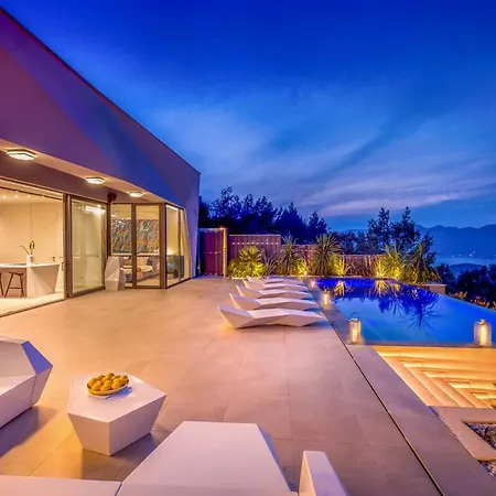 Sleeps 10 With Pool Air Con And Wifi *