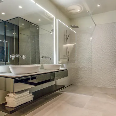 Sleeps 10 With Pool Air Con And Wifi