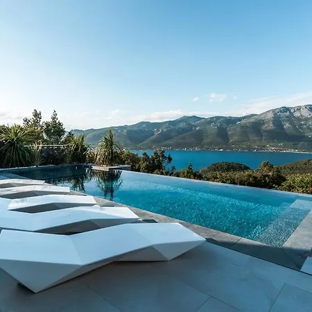 Sleeps 10 With Pool Air Con And Wifi *