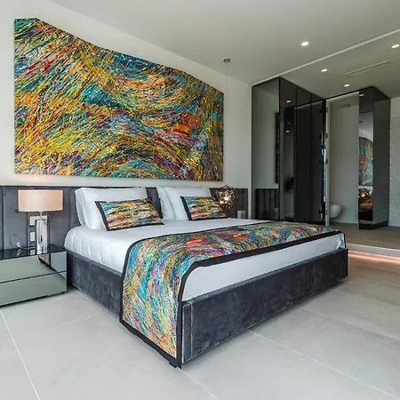 Villa Sleeps 10 With Pool Air Con And Wifi *